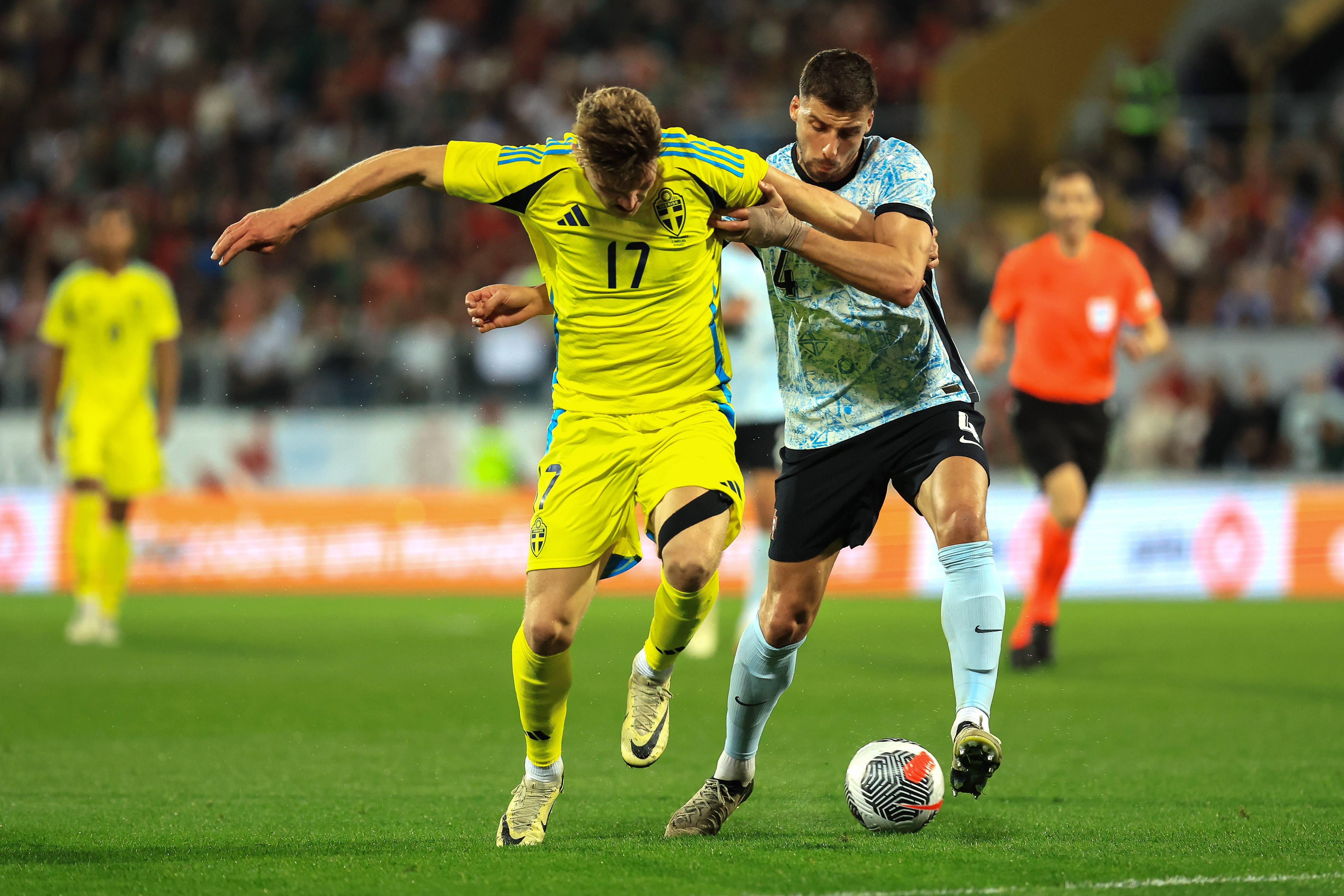 精彩绝伦！欧洲足球赛场上展现出色的简单介绍