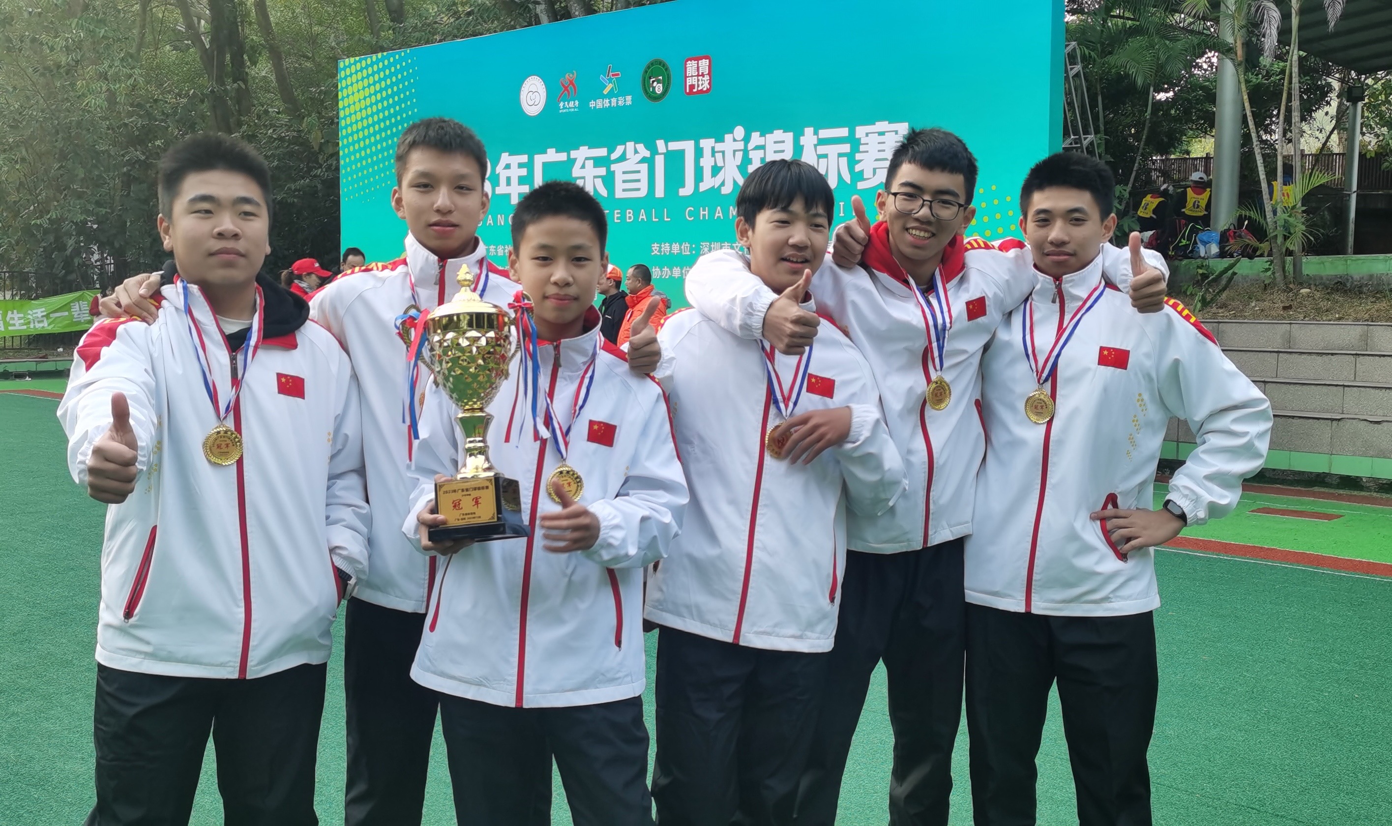 精彩表现再添佳绩，球队稳操胜券昂首向前的简单介绍