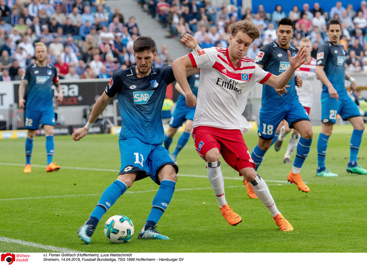 包含球员们短暂休息，现场气氛紧张刺激的词条